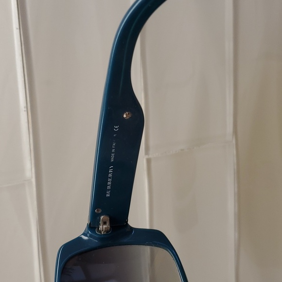Burberry Teal Sunglasses - Picture 5 of 16